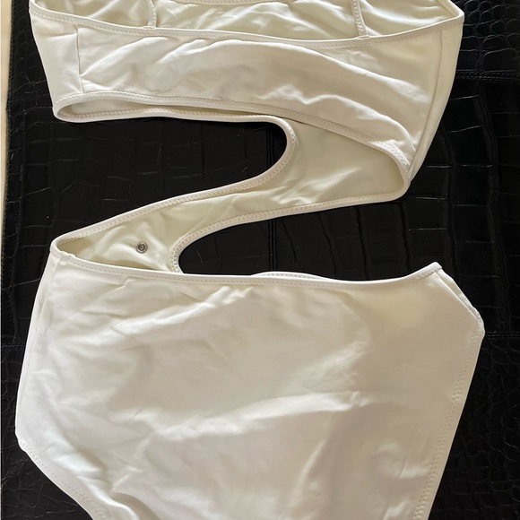 VINTAGE CHANEL WHITE LOGO SWIMSUIT💝HP - Picture 12 of 14